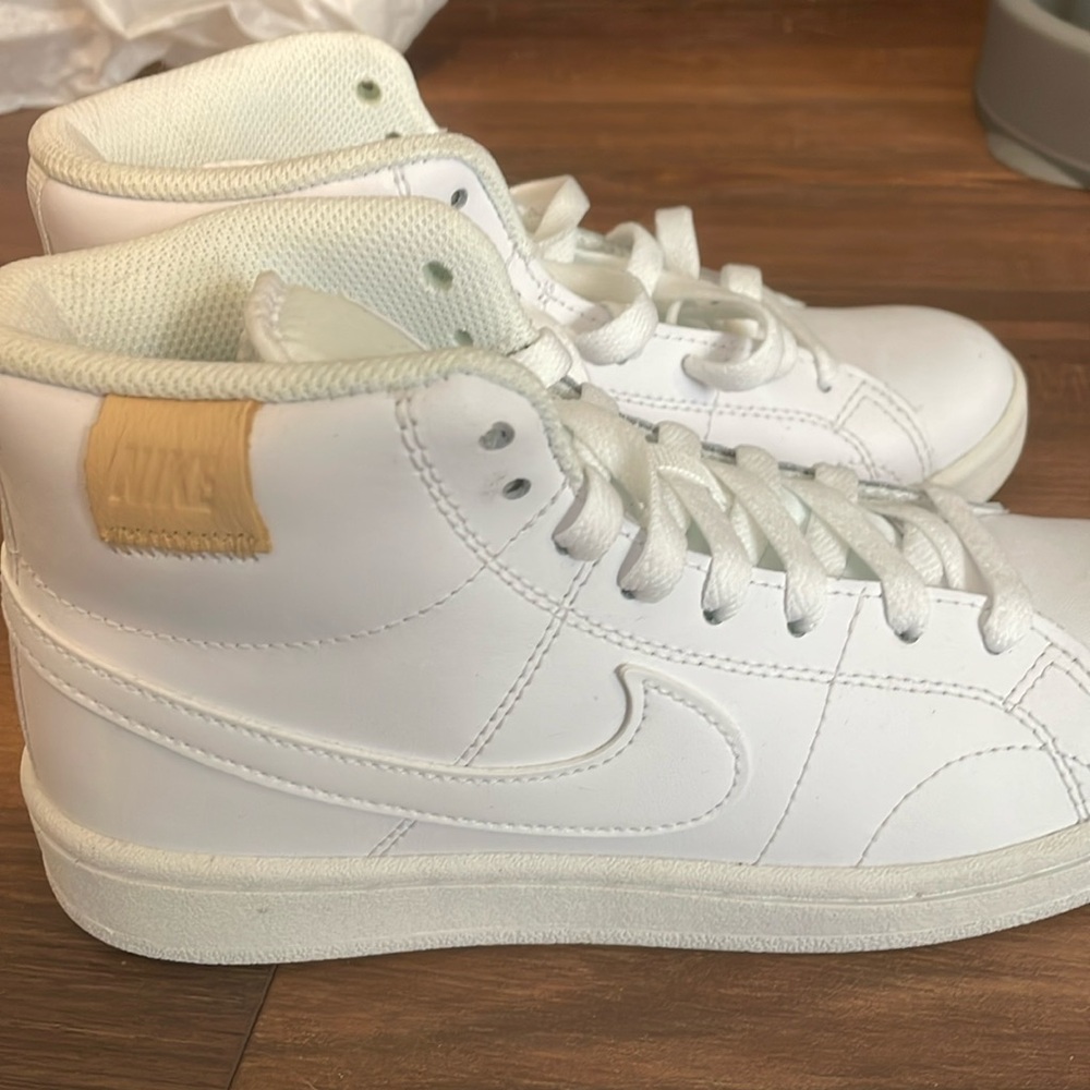 Nike blazers white
